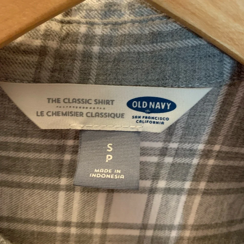 Gray Plaid Button-Up Shirt - Picture 2 of 3